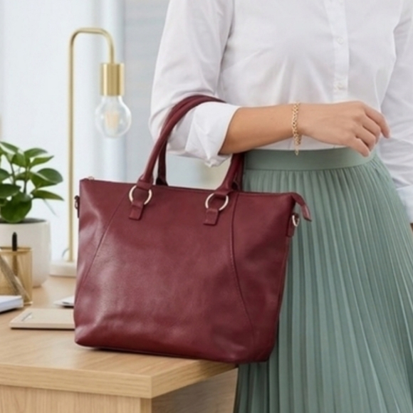 Handbags - Elegant Burgundy Leather Tote Bag